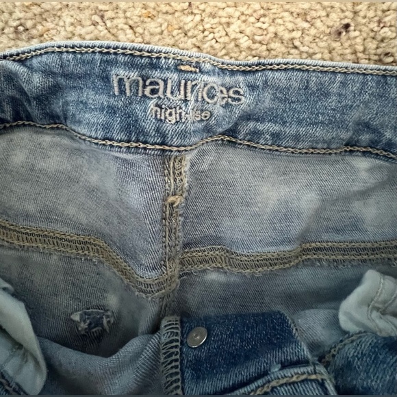 Women’s Maurice’s light wash jeans L‎ large short button up distressed - Picture 7 of 10